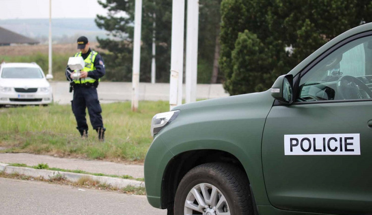 Cizinecká policie si posvítila na nelegální pracovníky. Někteří mají falešné doklady