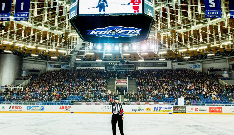 Město nechá v Rondu nainstalovat nové mantinely, plexiskla a střídačky