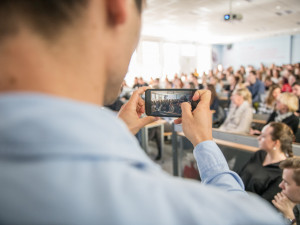 Na Jihočeské univerzitě se debatovalo o euru. Přednáška trhla návštěvnický rekord