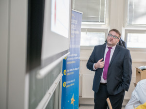 Na Jihočeské univerzitě se debatovalo o euru. Přednáška trhla návštěvnický rekord