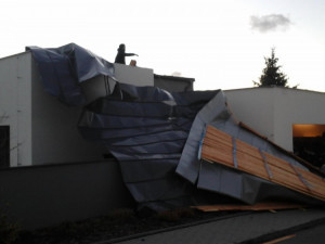 Následky silného větru v Budějcích.