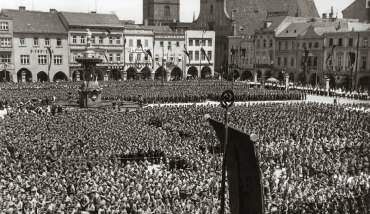 Německých okupantů bylo při vojenských přehlídkách plné náměstí, popisuje rok 1939 Jan Schinko