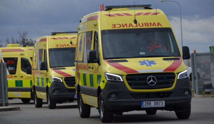 FOTO/VIDEO: Jihomoravští záchranáři dostali od kraje osm zbrusu nových sanitek