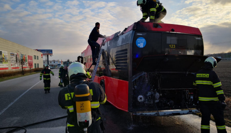 V Litvínovicích ráno hořel stejný autobus jako loni v Hrdějovicích, nikdo z cestujících nebyl zraněn