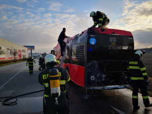 V Litvínovicích ráno hořel stejný autobus jako loni v Hrdějovicích, nikdo z cestujících nebyl zraněn