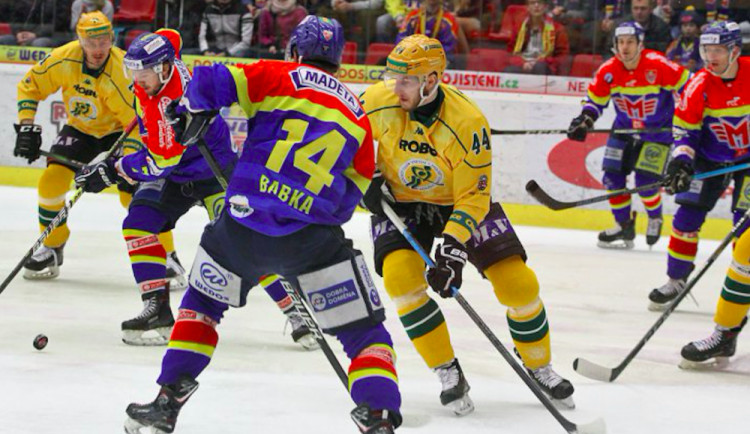 Motor vítězí a postupuje do baráže.