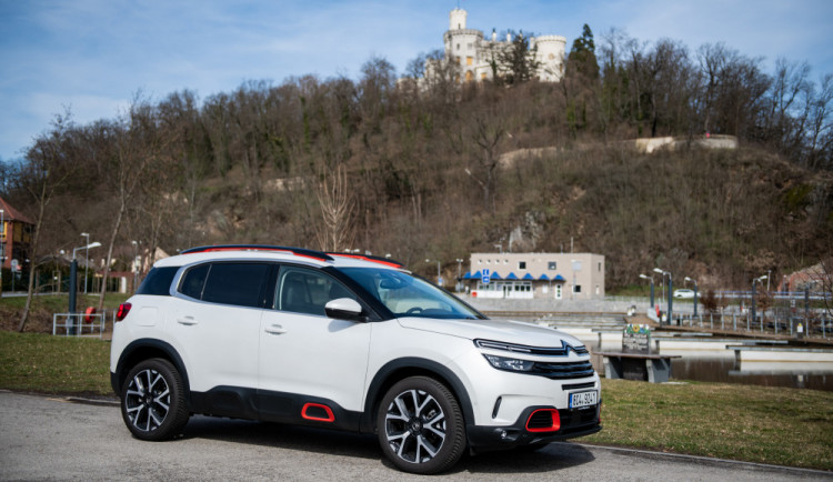 Reprezentativní a komfortní. Citroën C5 Aircross strčí do kapsy nejedno SUV
