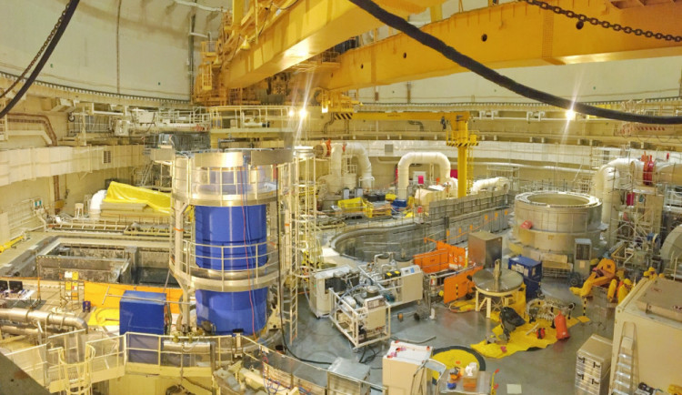 Během ověřování si vyzkoušeli zavezení makety palivo, odvodnění a vysušení kontejneru