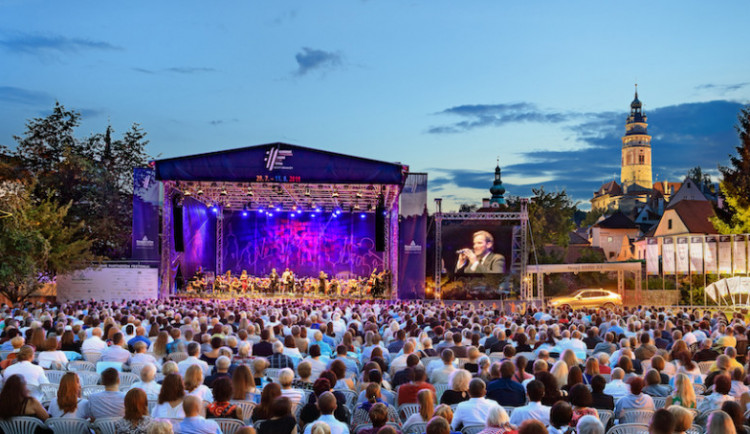 Mezinárodní hudební festival láká do Krumlova na moderní gospely, slavné operní árie nebo keltskou hudbu