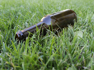 Na Sokoláku bylo v pátek veselo, strážníci předávali podnapilé nezletilce rodičům