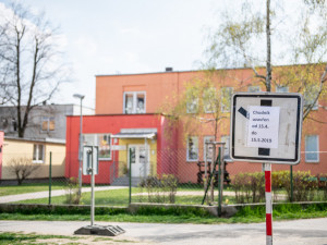 Město opraví chodníky v Dlouhé ulici. Opravy vyjdou na 635 tisíc korun