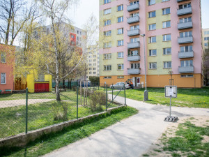 Město opraví chodníky v Dlouhé ulici. Opravy vyjdou na 635 tisíc korun