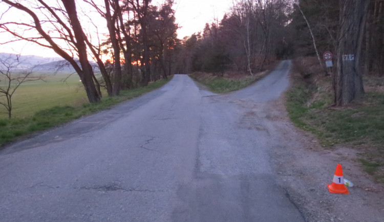 Řidič srazil dítě, které vstoupilo do silnice