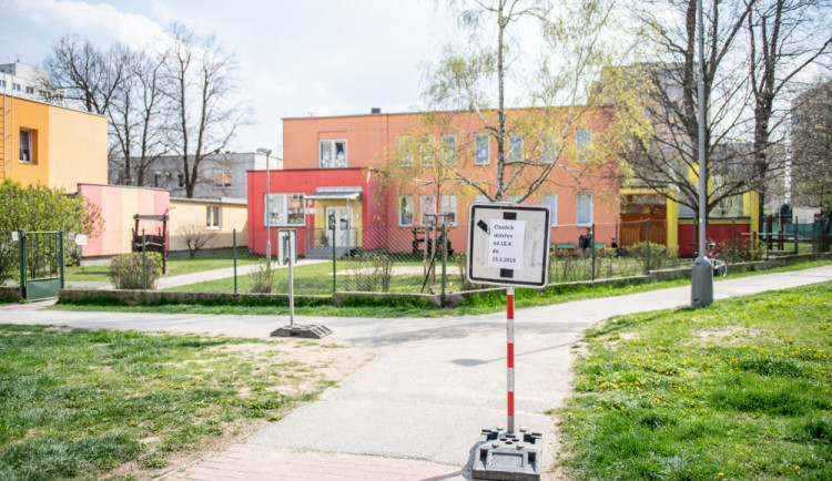 Město opraví chodníky v Dlouhé ulici. Opravy vyjdou na 635 tisíc korun