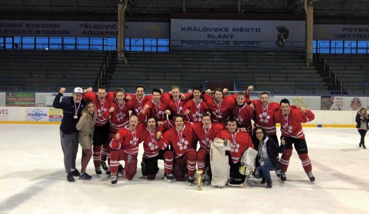 Hokejový tým Jihočeské univerzity získal na Akademickém mistrovství republiky stříbro