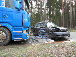 Včerejší nehoda z Táborska má tragické následky, řidič osobáku v nemocnici zemřel