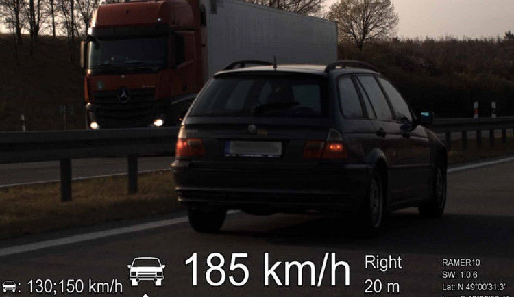 Mladý opilý řidič se řítil vysokou rychlostí dálnicí na Brněnsku