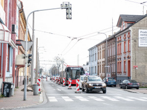 Uzavírka Rudolfovské a Dobrovodské si vyžádá změnu. Doprava ráno kolabovala