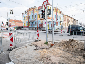 Uzavírka Rudolfovské a Dobrovodské si vyžádá změnu. Doprava ráno kolabovala