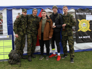 Studenti vysoké vojenské školy z Brna ušli trasu dlouhou 75 kilometrů.