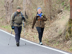 Účastníci dálkového pochodu Military Death March.