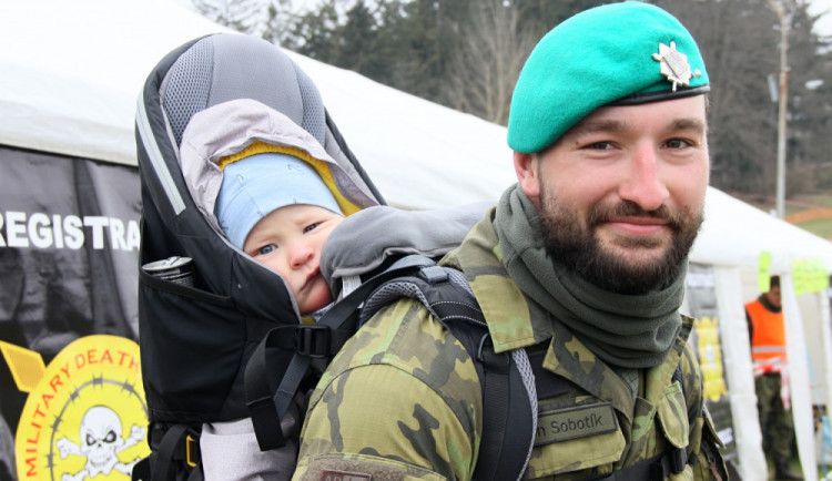 Někdo šel a někdo se prostě nesl.