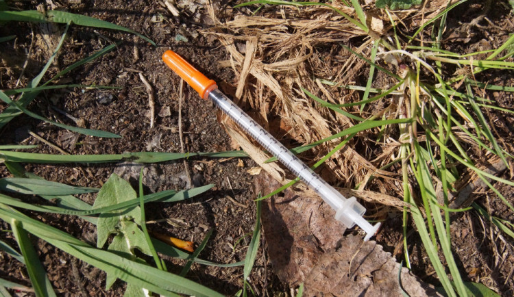 Strážníci se zapojili do akce Jehla. Po Budějcích hledali použité injekční stříkačky