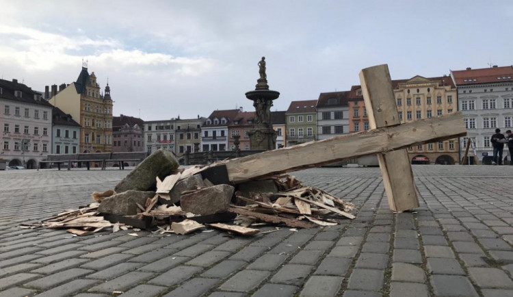 Kříže na náměstí