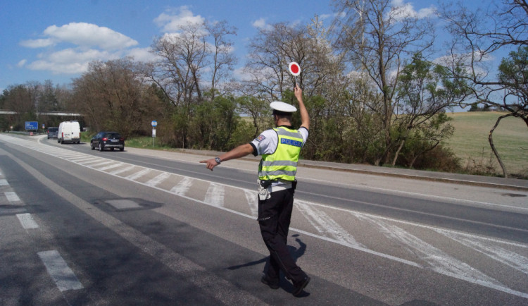 Policisté během Velikonoc zkontrolovali přes dva tisíce řidičů, hříšníků bylo čtyři sta