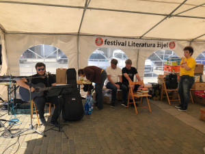 Z budějckého náměstí se stala knihovna. Začal festival Literatura žije