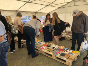 Z budějckého náměstí se stala knihovna. Začal festival Literatura žije