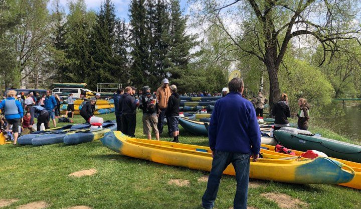 Vodáci v Hamru odemkli Malši. Jelo několik set lidí