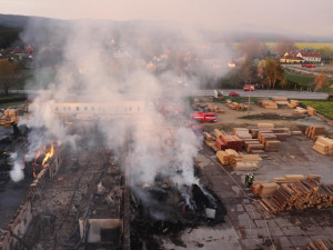 Požár pily v Mirkovicích minutu po minutě