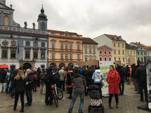 Na náměstí demonstrovali lidé za nezávislost justice. Přidali se k akci Nejsme slepí!