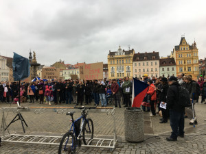 Na náměstí demonstrovali lidé za nezávislost justice. Přidali se k akci Nejsme slepí!