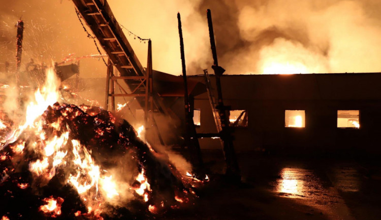 Požár pily v Mirkovicích minutu po minutě