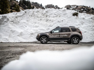 SUV nebylo nikdy dostupnější. Duster obstál na jihočeských silnicích i v rumunských horách.