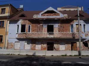 Kabaret v Průmyslové zbourá město. Náklady bude po majiteli vymáhat zpětně