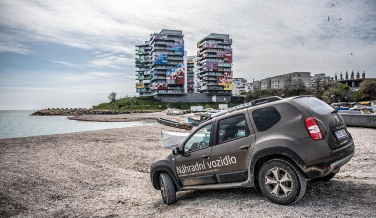 SUV nebylo nikdy dostupnější. Duster obstál na jihočeských silnicích i v rumunských horách.