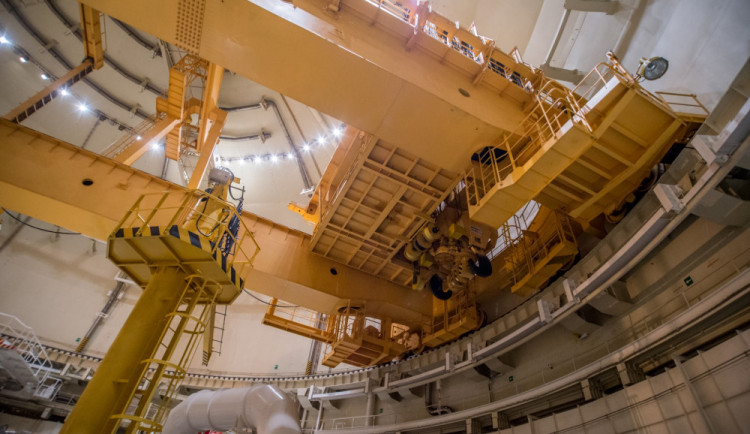 Během odstávky technici provedli celou řadu kontrol včetně ověření těstnosti ochranné budovy kolem reaktoru