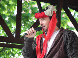 Počasí se umoudřilo, takže si děti u Slavie užily krásný čarodějnický večer