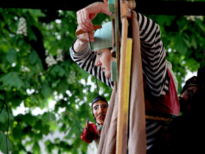 Počasí se umoudřilo, takže si děti u Slavie užily krásný čarodějnický večer