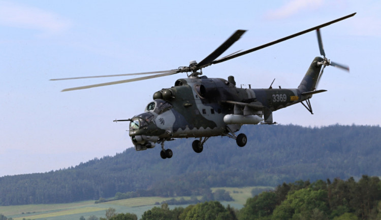 Na strakonickém nebi se budou prohánět bojové letouny i armádní vrtulníky