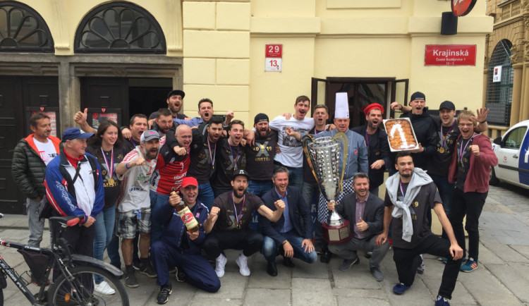 Jihostroj oslavil desátý titul velkolepě, slavilo se tři dny