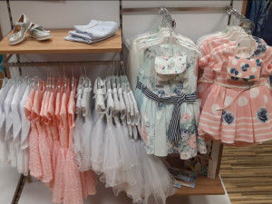 Nově otevřená prodejna s dětským oblečením Coccodrillo