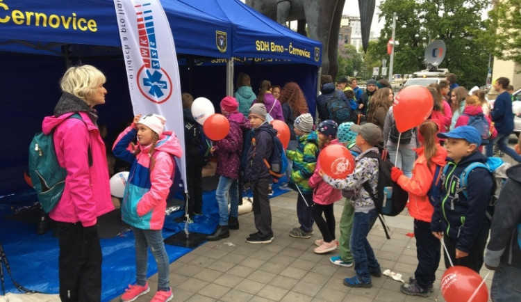 Brněnské děti vytvořily nový český rekord v nejdelší nepřetržité resuscitaci