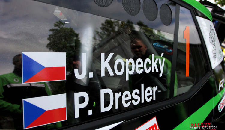 Rallye Český Krumlov má za sebou první soutěžní den. Vedení se ujal Kopecký s novou Fabií.