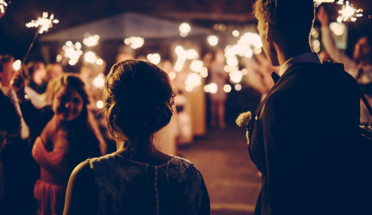 Na svatbě v Brně se poprali svatebčané, zasáhnout museli strážníci