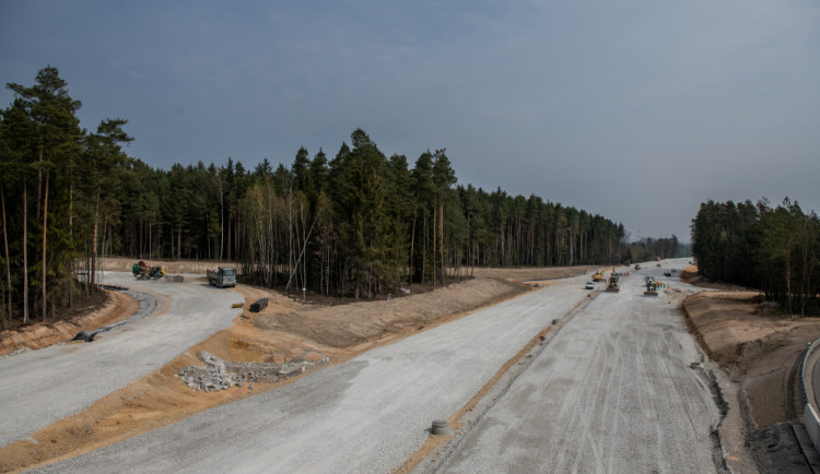 Ředitelství silnic a dálnic může dostavět D3 u Ševětína, soud zamítl žalobu