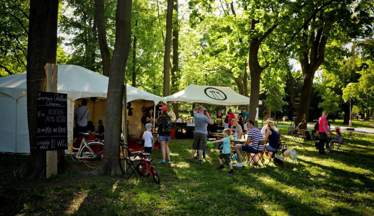 Bez plotů a vstupenek! Nejkrásnější brněnský park bude o víkendu hostit rozmanitý PonavaFest